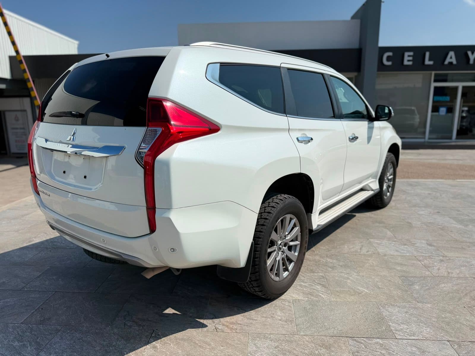 Mitsubishi Montero 2018 — foto 6