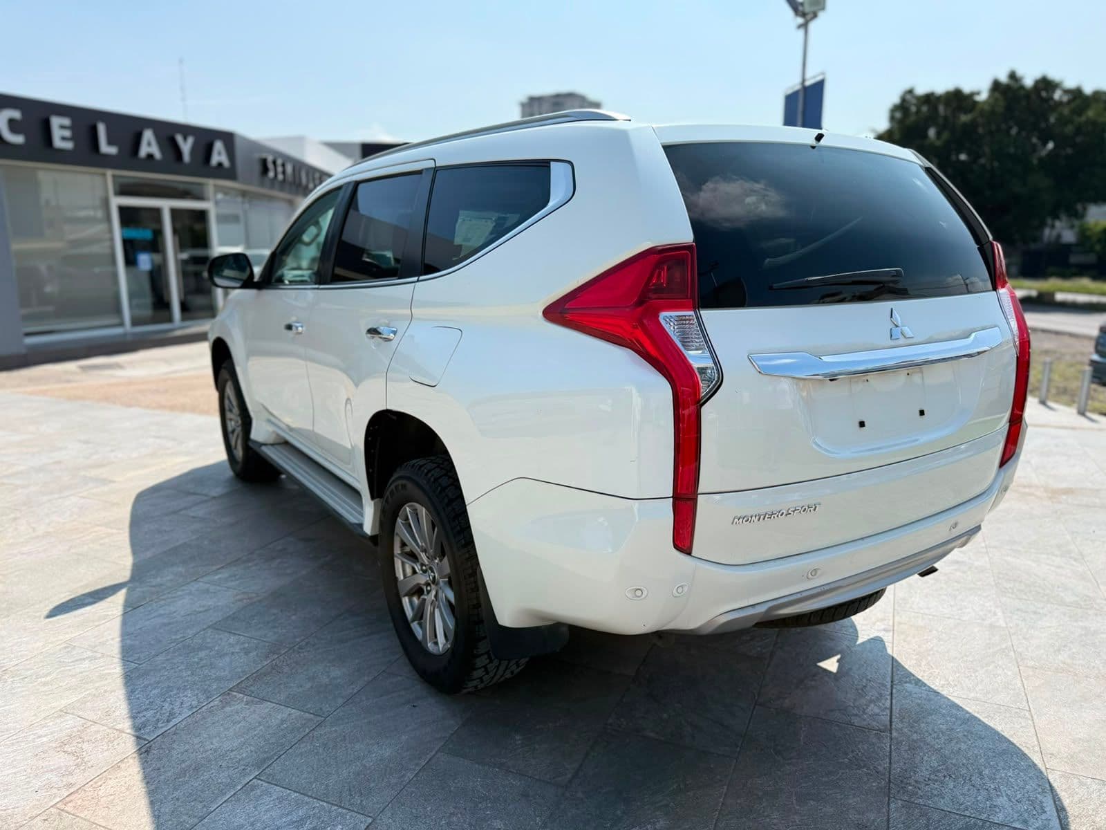 Mitsubishi Montero 2018 — foto 7