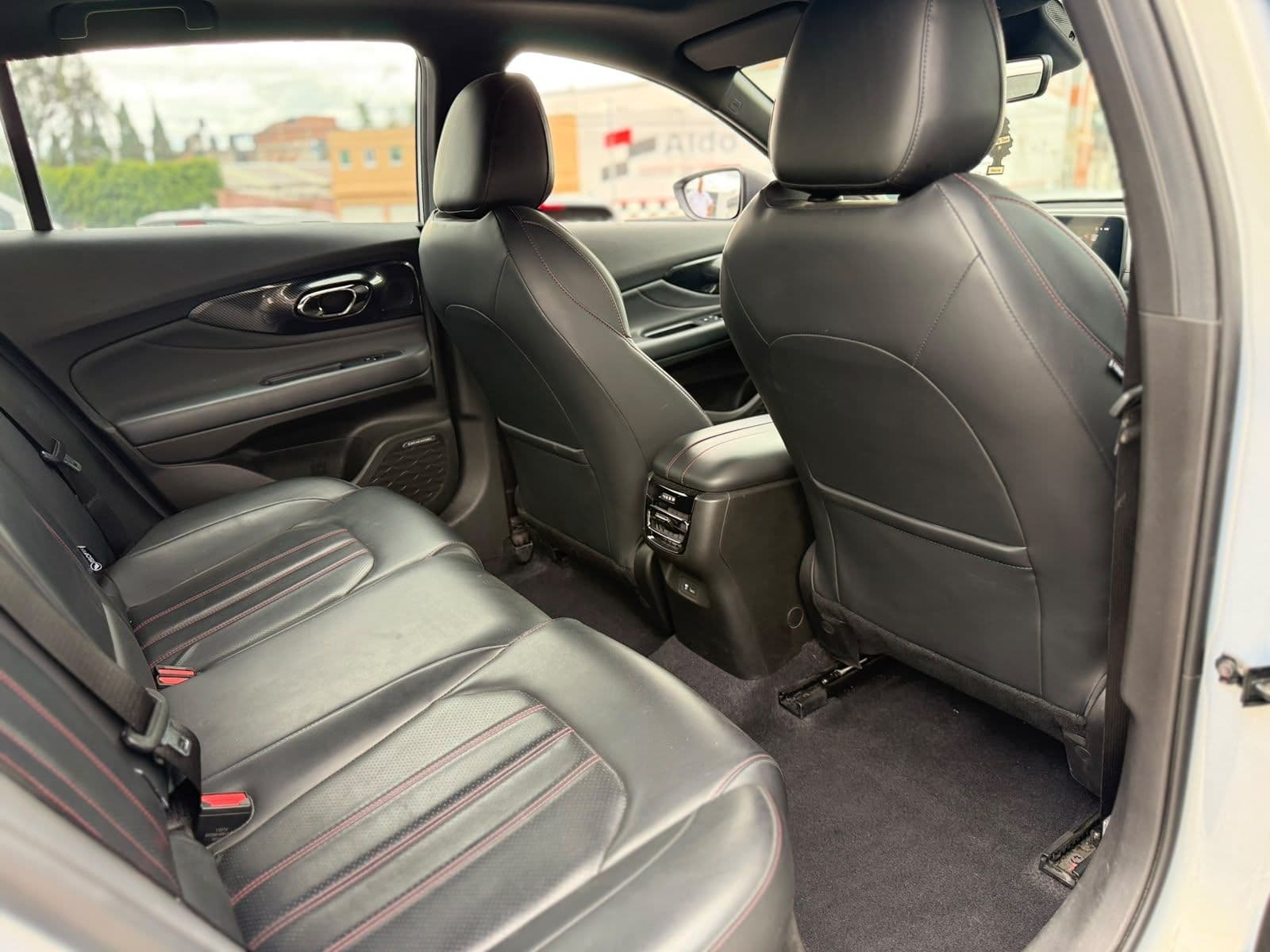 Dodge Attitude 2025 — foto 10