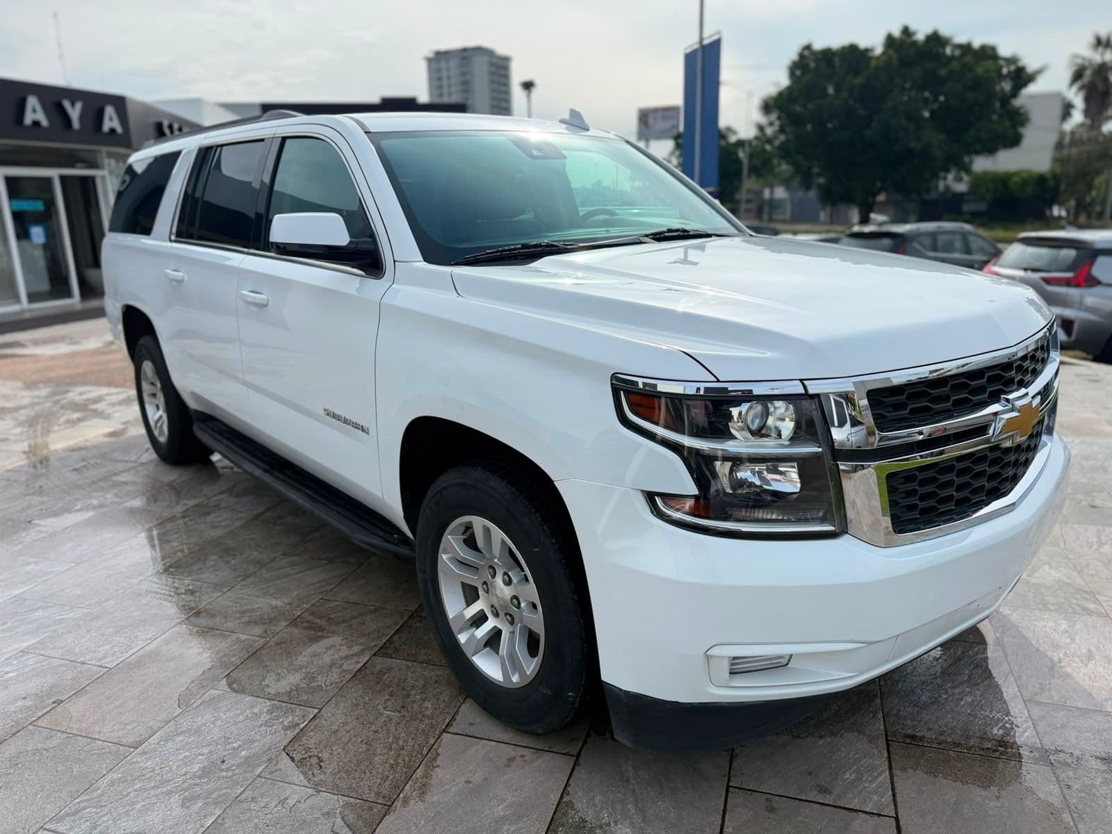 Chevrolet Suburban 2020 — foto 2